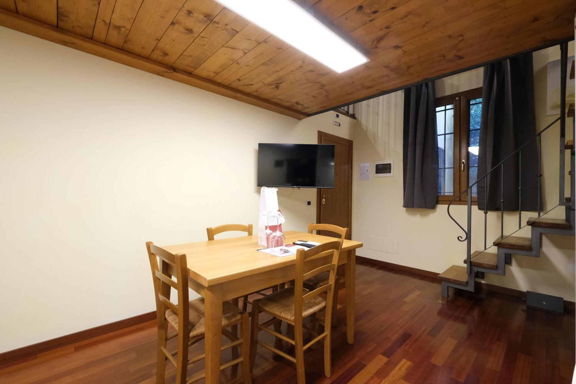Wine Barbaresco Apartment Florence