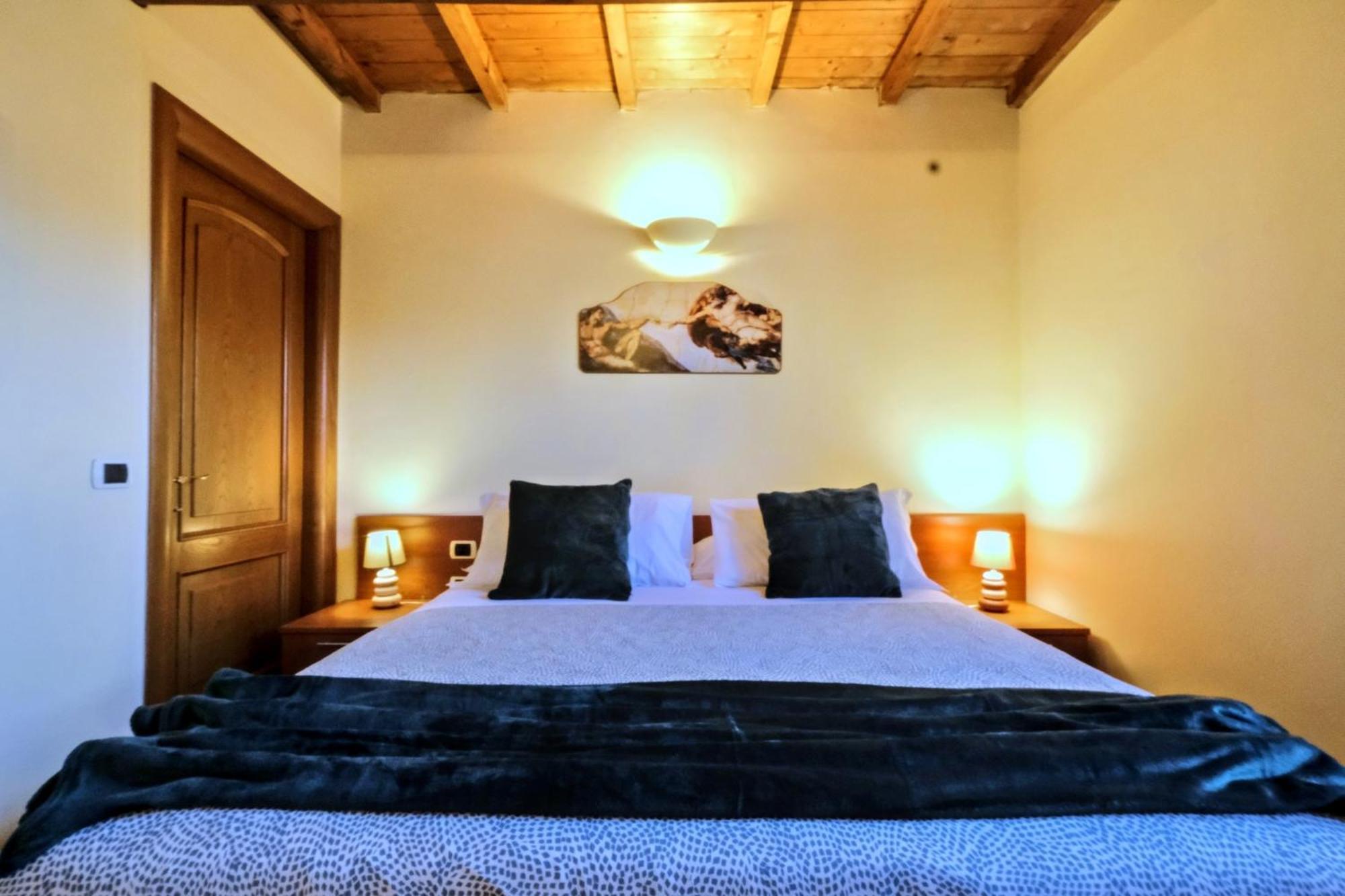 Wine Barbaresco Apartment Florence