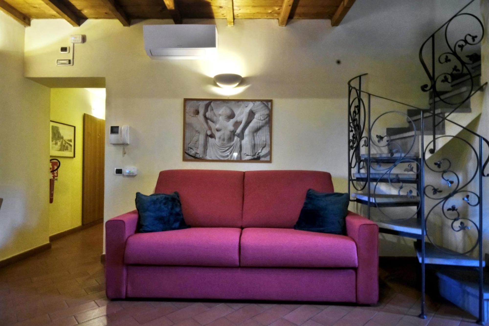 Wine Barbaresco Apartment Florence